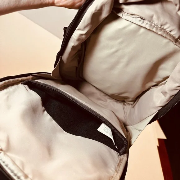 $110 EUC Black Travelon UNISEX Anti Theft Classic Plus Sling Backpack Bag UNISEX - Picture 10 of 13